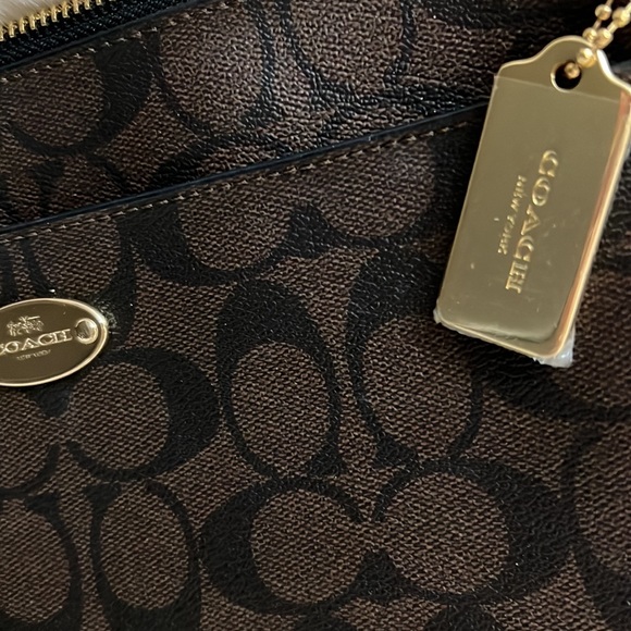 Coach crossbody in Signature canvas - Picture 6 of 14